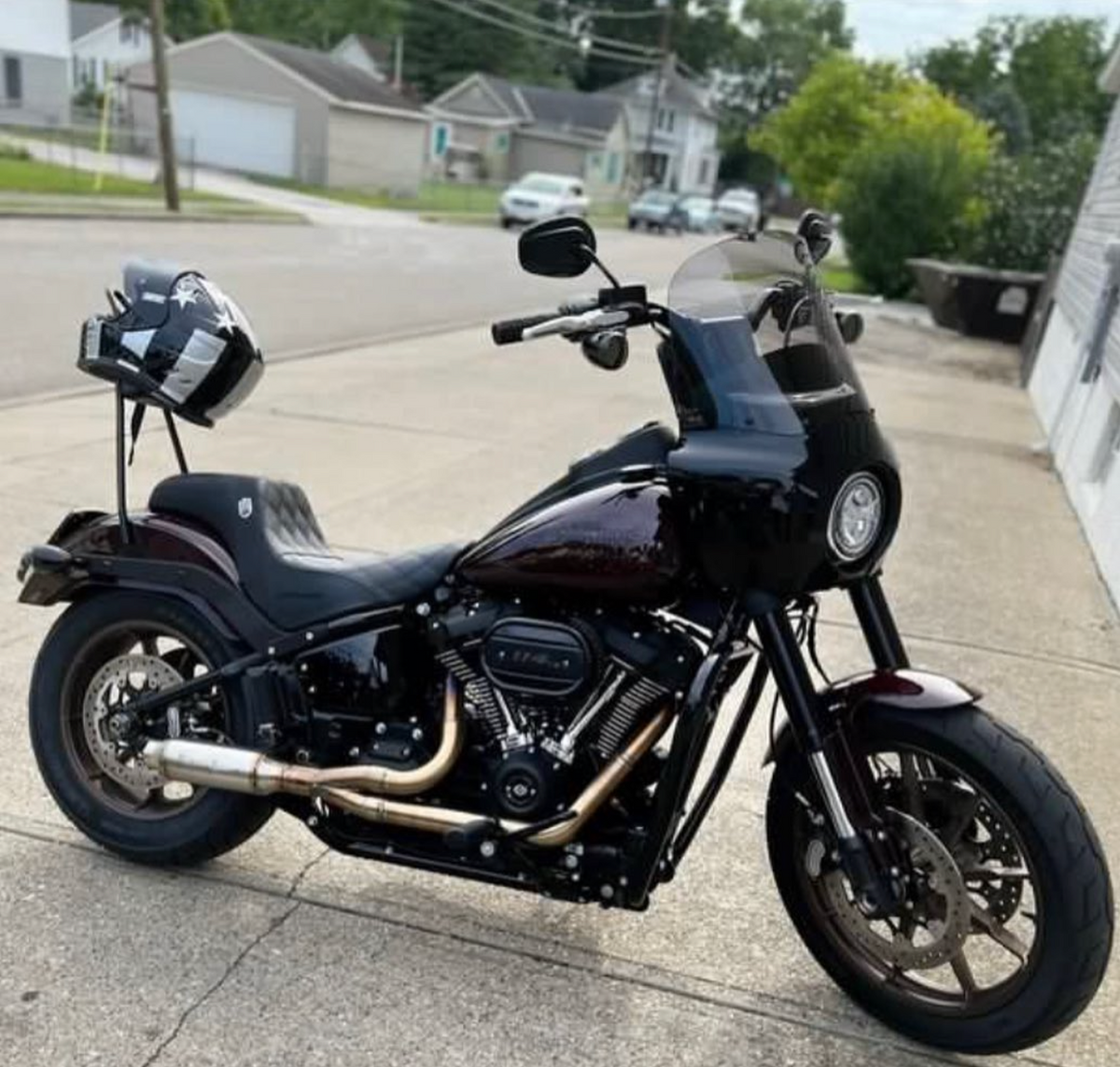 Stealth Pipes exhaust system installed on Harley M8 Softail – rear-side view of muffler and headers (2017–2025), photo 34 of 36