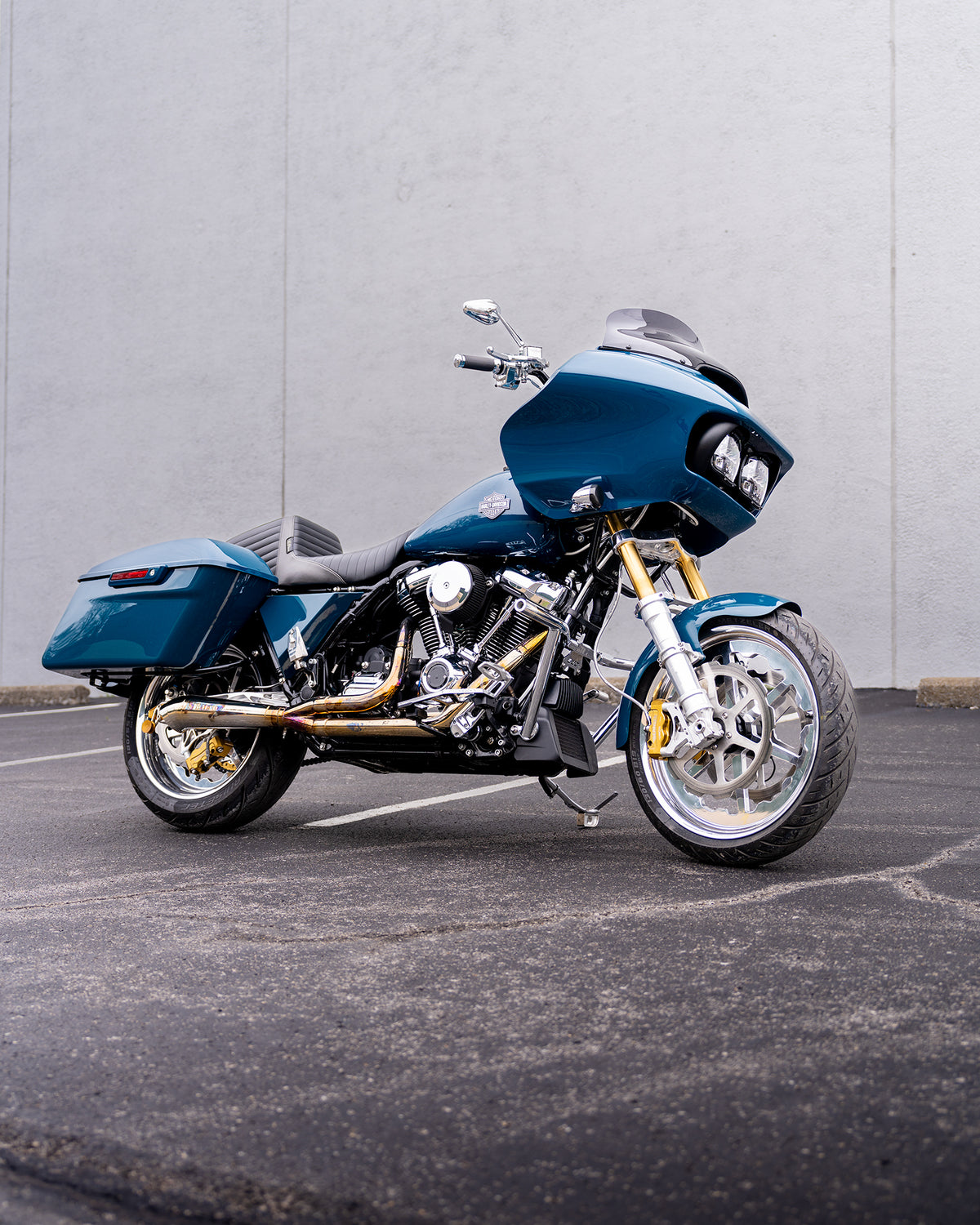 Harley M8 Bagger motorcycle with Stealth Pipes exhaust system – 2017–2025 touring model upgrade, photo 3 of 30